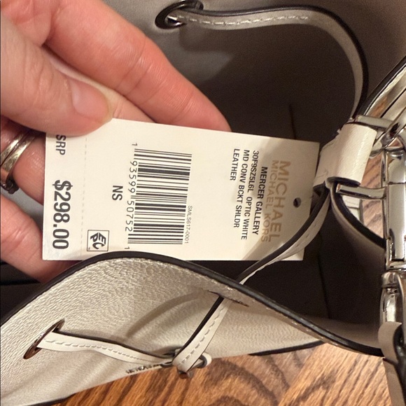 MICHAEL KORS White Pebbled Leather Drawstring Bucket Shoulder Bag - Picture 2 of 16